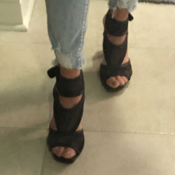 Women’s high heel sandal. Excellent condition. - Picture 2 of 6